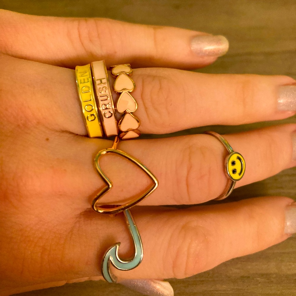 Pura vida rings size 5, 6, 7 $4 each if you bundle